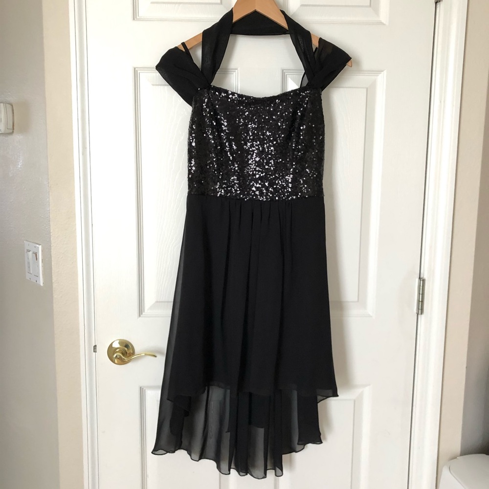 Cute little black dress 💃 - Picture 2 of 6